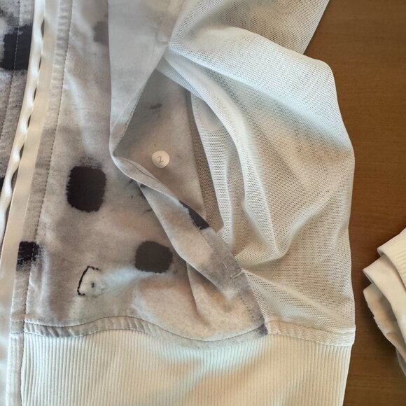 LULULEMON Lightweight jakcet LIKE NEW size 2 - Picture 4 of 4